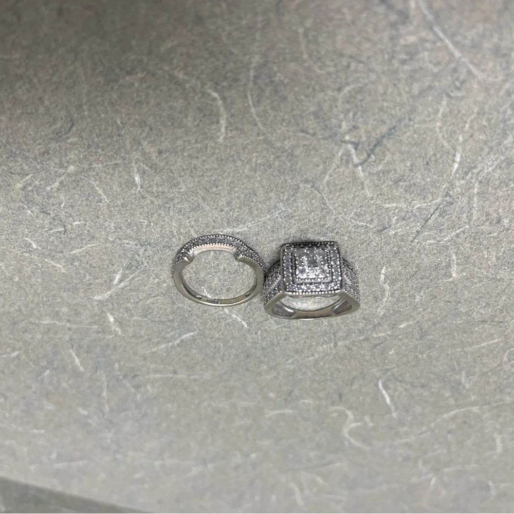 BEAUTIFUL ZALES WEDDING RING SET SIZE 5 - Picture 10 of 11